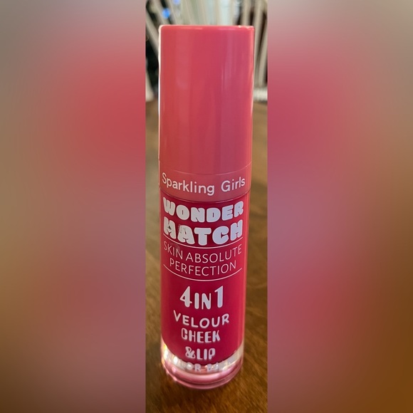 Sparkling Girls Other - Wonder Match 4-in-1 Velour Cheek & Lip Balm - Vibrant Pink Full Size NEW